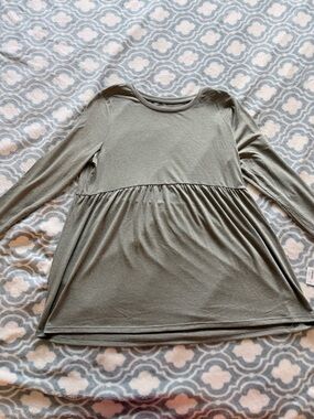 NWT Sonoma Sage Green Maternity Babydoll Long Sleeve Top Size M